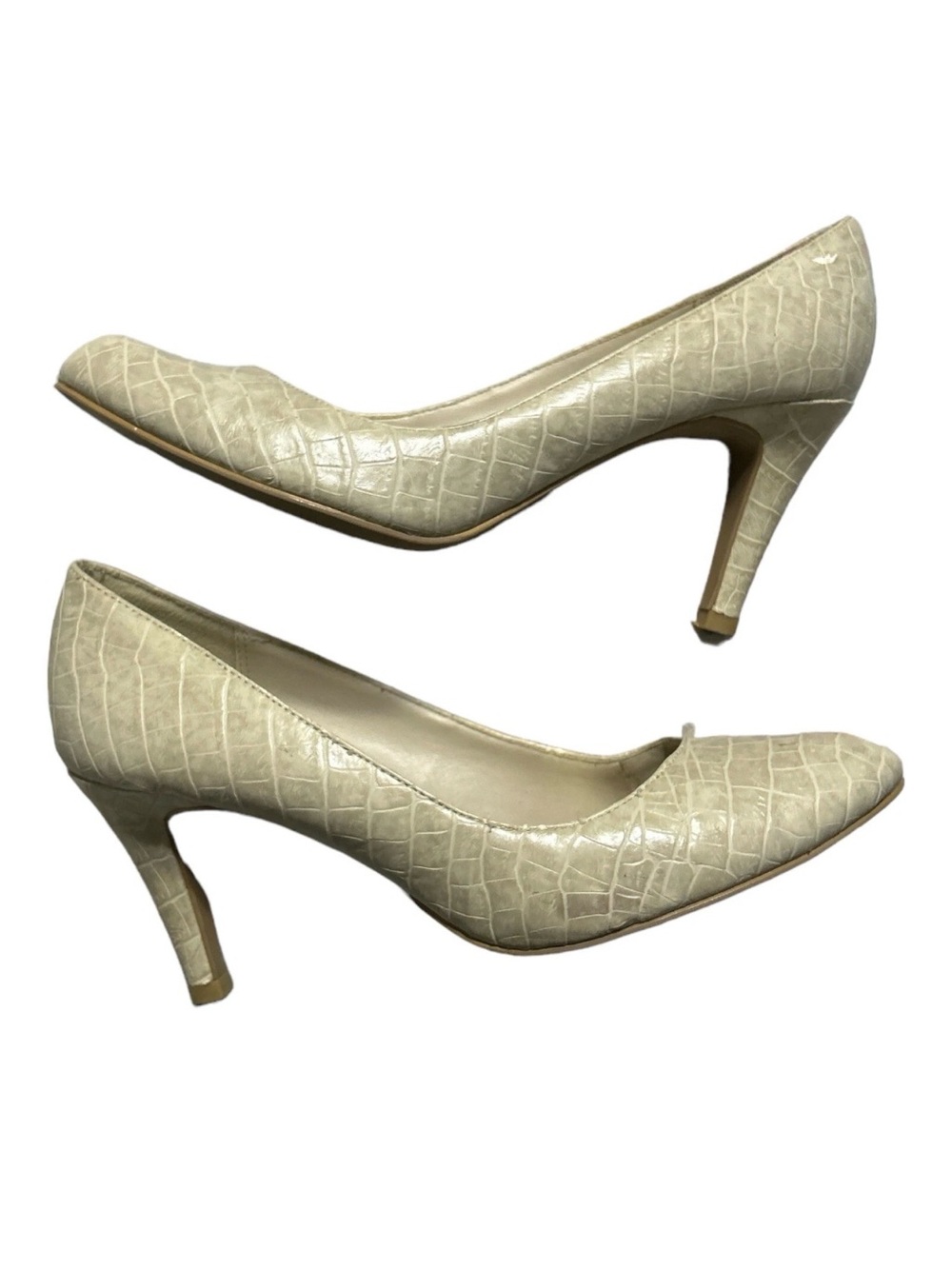 comfort plus by Predictions Ivory Croc-Embossed Mid Heel Pumps